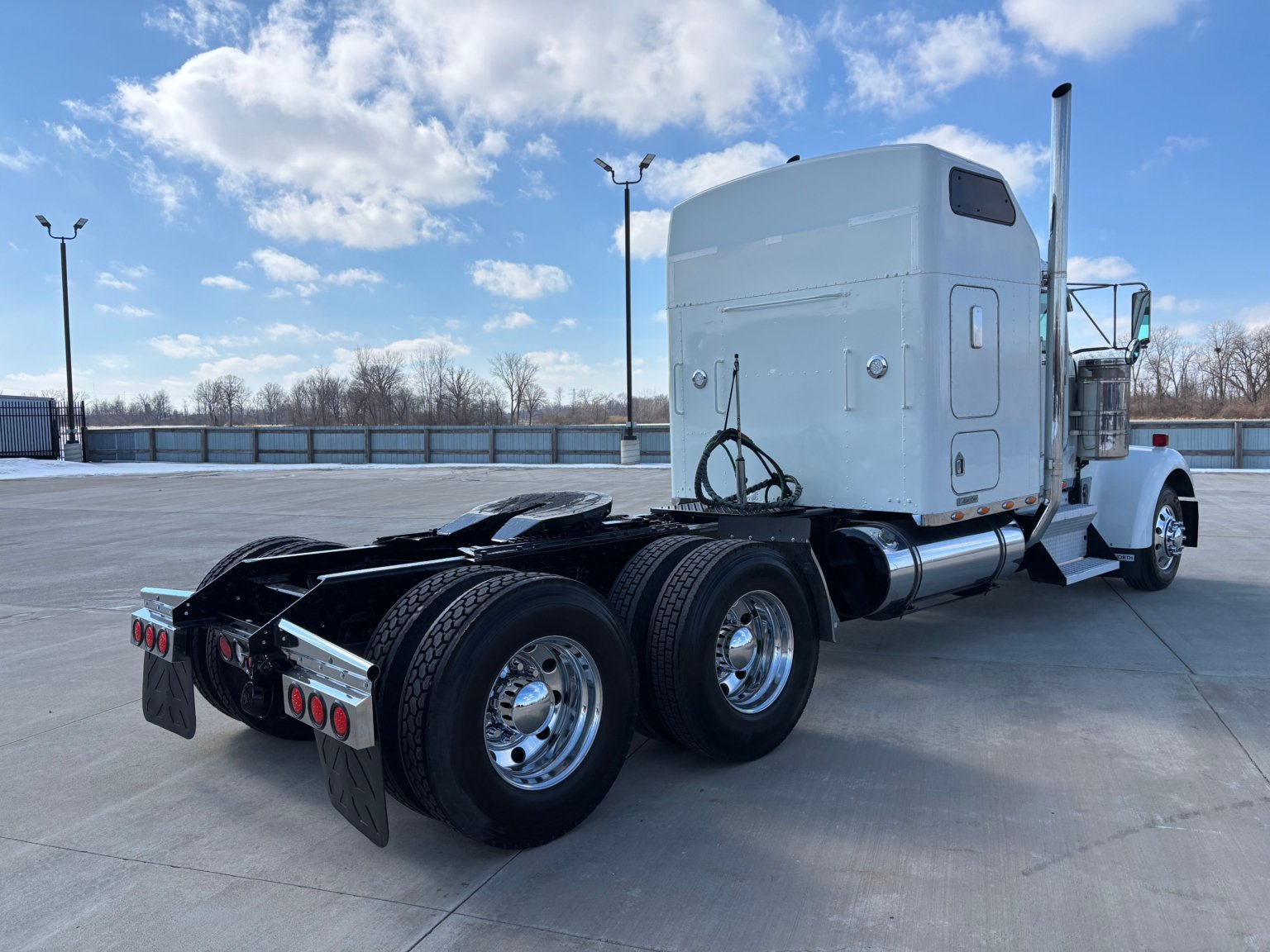 2003 Kenworth W900L - Image 4