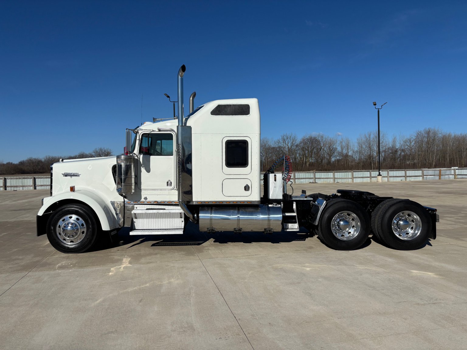 2000 Kenworth W900L - Image 3