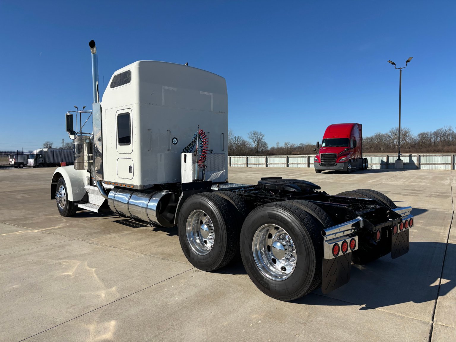 2000 Kenworth W900L - Image 4