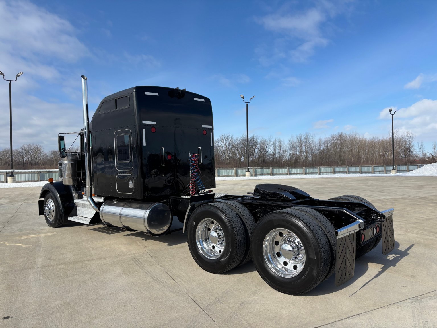 2000 Kenworth W900L - Image 4